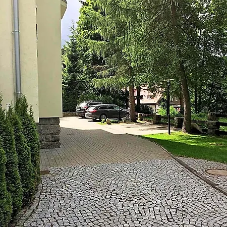 Na Cichej 3*